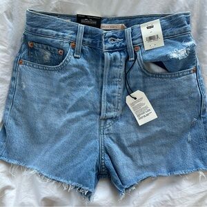 NWT Levi’s ribcage shorts in size 27